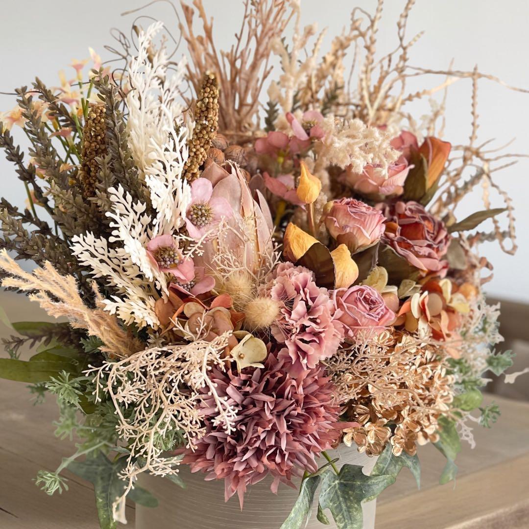 特別な夜を演出する、灯りのあるアレンジメント ドライスタイルクリスマスアレンジ