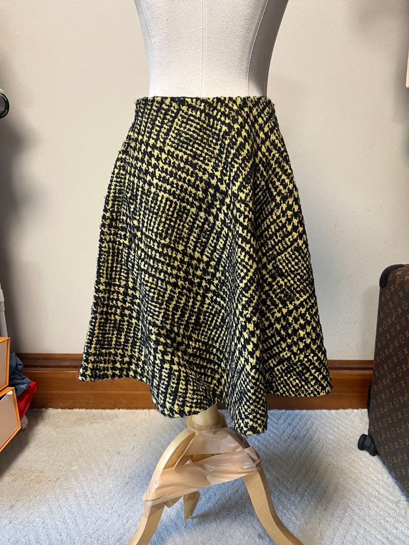 プラダ 黒と黄色のチェック柄 フレアスカート ひざ丈