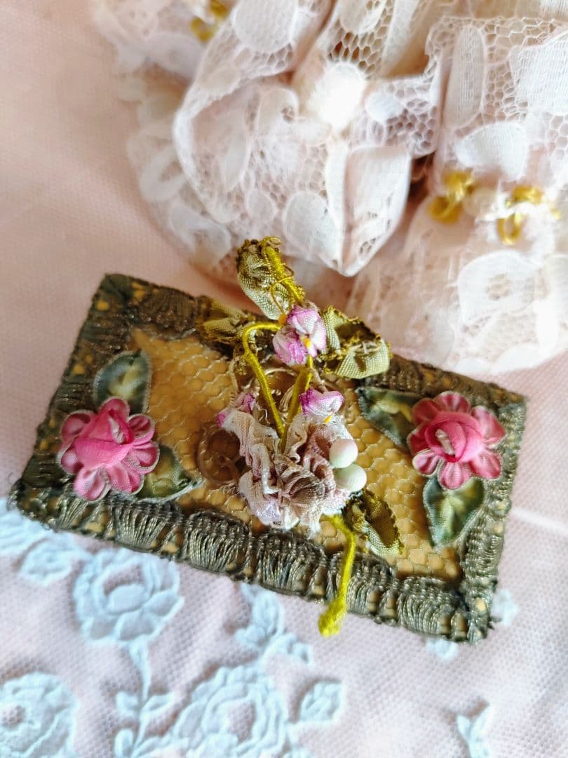 ロココリボンとメタルブレードのカルトナージュボックス&モノグラムパーツと布花