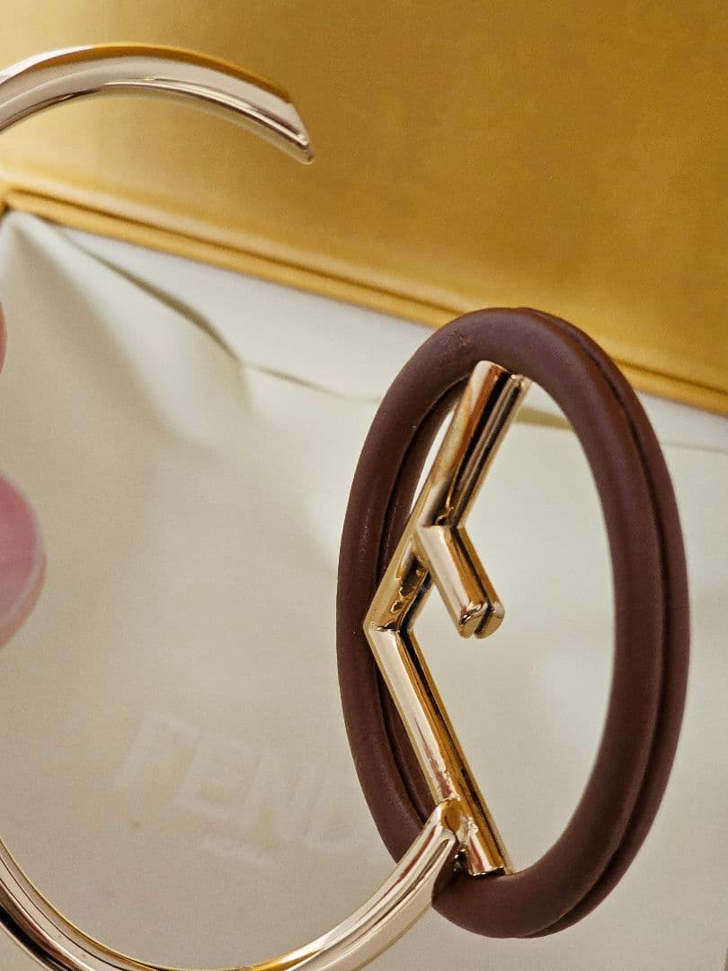 未使用 FENDI フェンディ アイコンバングルブレスレット F is エフィズ