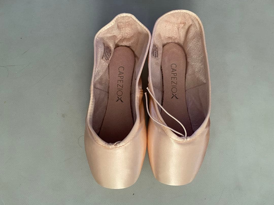 【送料込み】CAPEZIOトウシューズ　KYLEE 7.5W