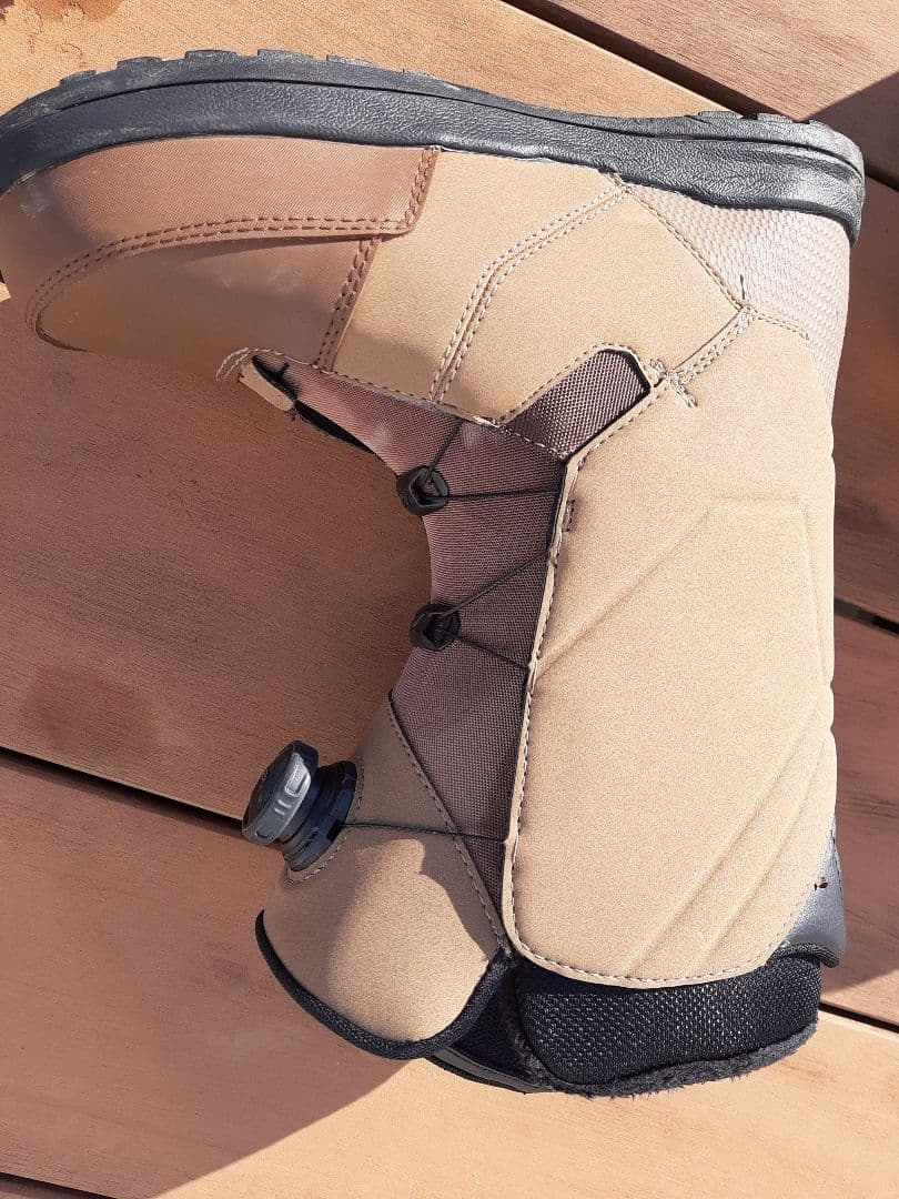 スノーボードブーツ BOA 調整システム　メンズ28cm