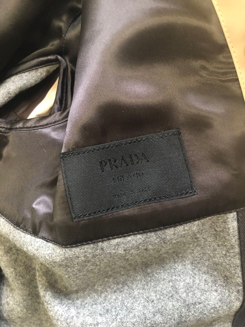 お値下げしました‼️PRADA ベージュ 防水　防風ステンカラーコート