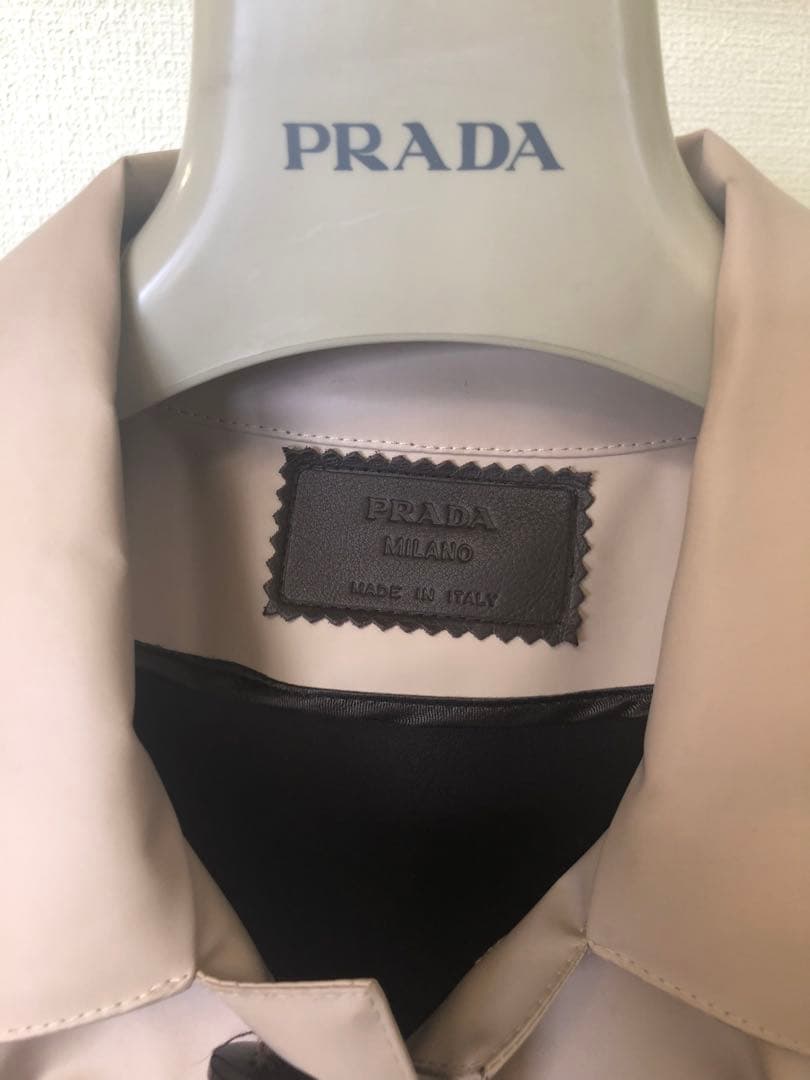 お値下げしました‼️PRADA ベージュ 防水　防風ステンカラーコート