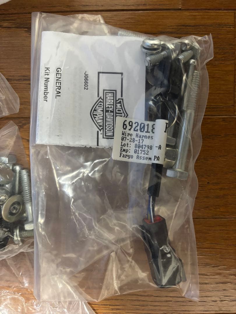 ハーレー純正 5-3/4インチ・ヘッドライトマウンティングキット67700455