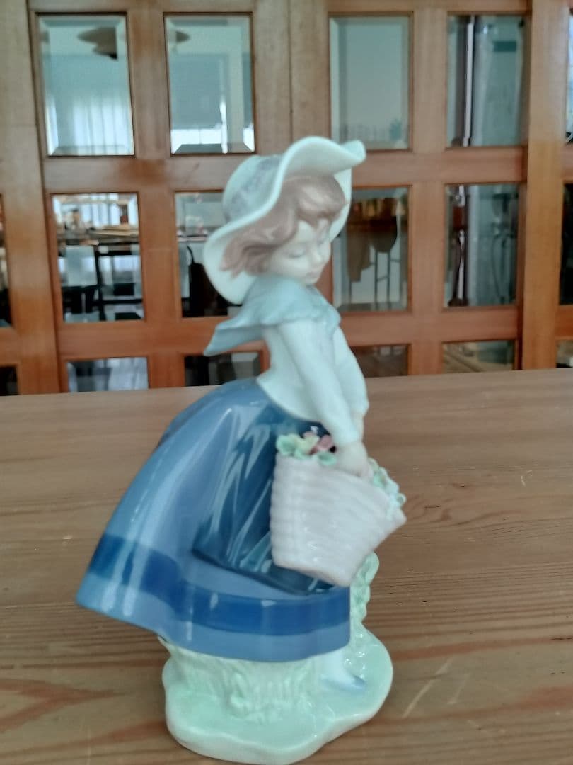 リヤドロ人形　LLADRO きれいな花ばかり　＃5222　フィギュリン