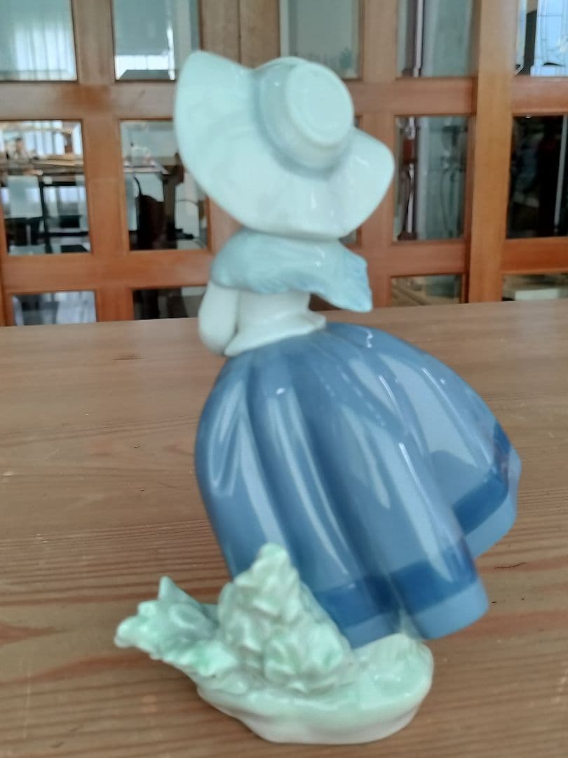 リヤドロ人形　LLADRO きれいな花ばかり　＃5222　フィギュリン