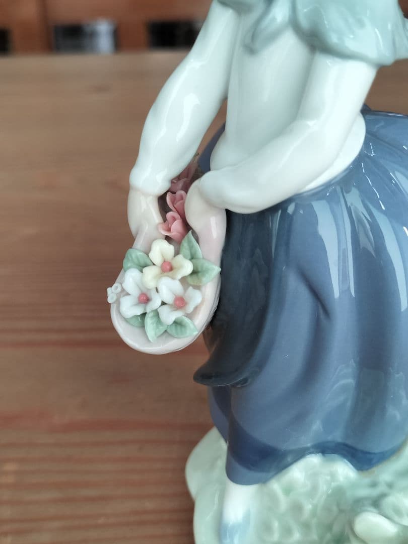 リヤドロ人形　LLADRO きれいな花ばかり　＃5222　フィギュリン