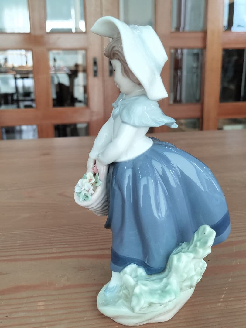 リヤドロ人形　LLADRO きれいな花ばかり　＃5222　フィギュリン