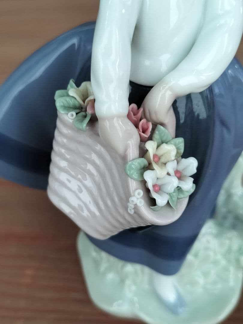 リヤドロ人形　LLADRO きれいな花ばかり　＃5222　フィギュリン