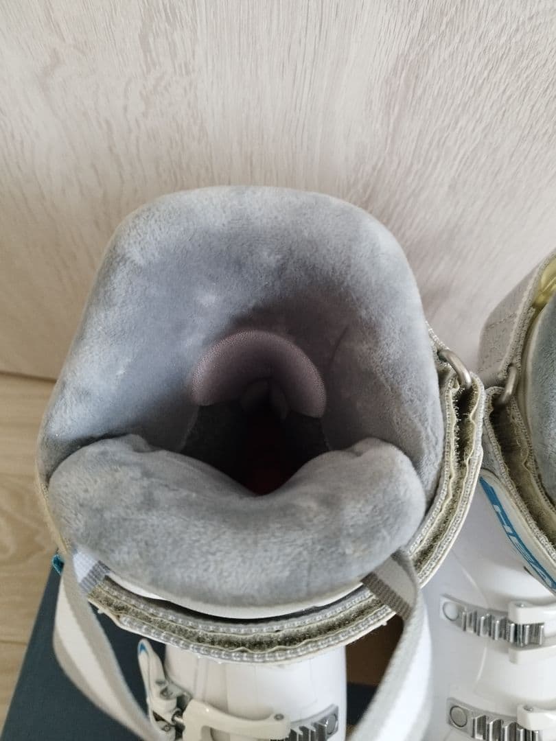 美品 2日使用のみ HEAD 女性用スキーブーツ ホワイト