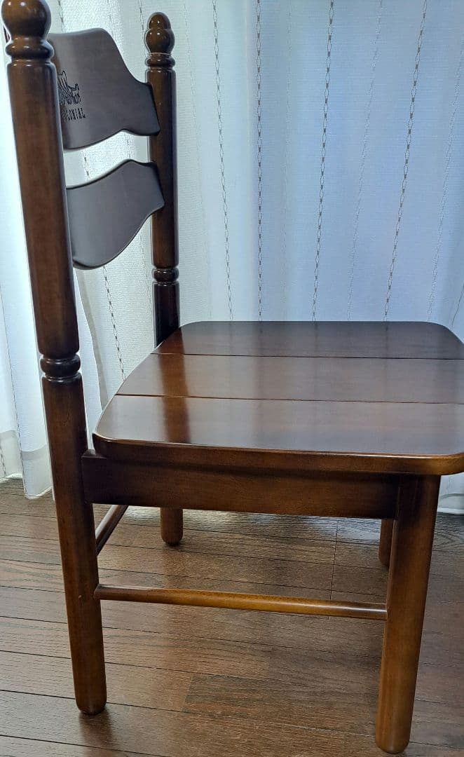 【90年代】オールドカリモク コロニアル ダイニングチェア 馬車刻印 2脚