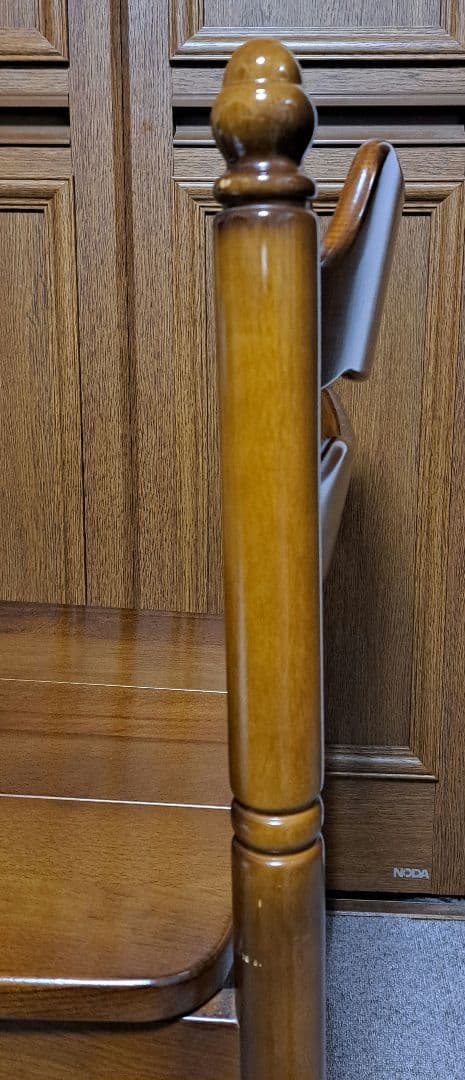 【90年代】オールドカリモク コロニアル ダイニングチェア 馬車刻印 2脚