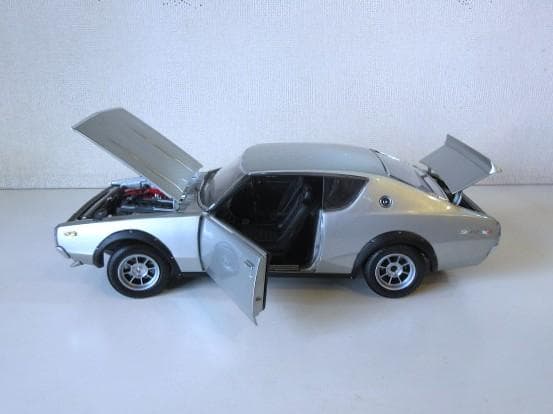 特価 京商 (1/18) 日産 スカイライン GT-R(KPGC110)