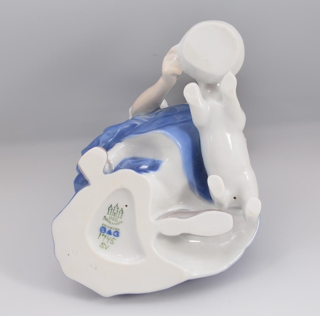 ミルクを与える少女＃1745☆B＆G（ロイヤルコペンハーゲン）デンマーク