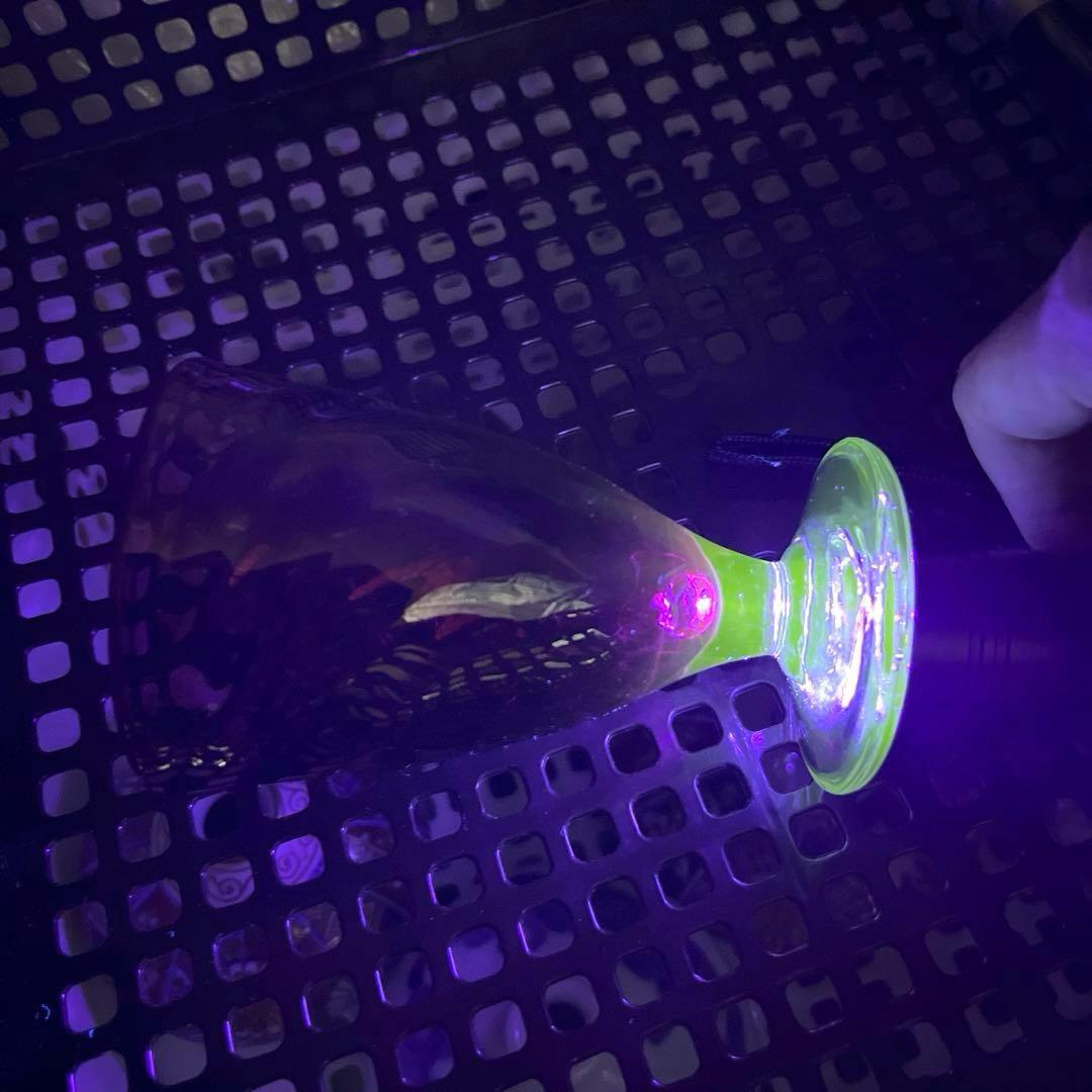 骨董　時代　希少金赤ガラス　モールガラス調　流線型　アイスコップ　ウラン ①