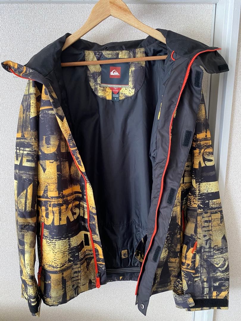 【美品〕クイックシルバー　スノーウェア　総柄　Sサイズ　送料無料！