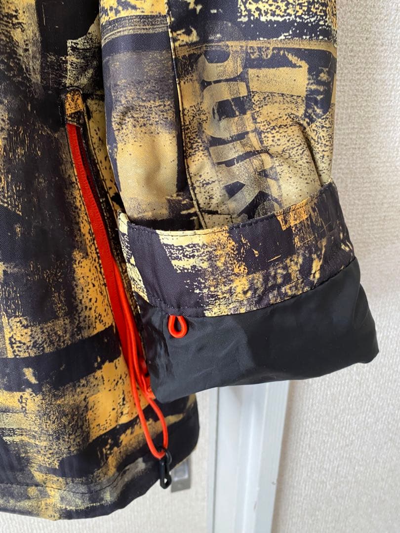 【美品〕クイックシルバー　スノーウェア　総柄　Sサイズ　送料無料！