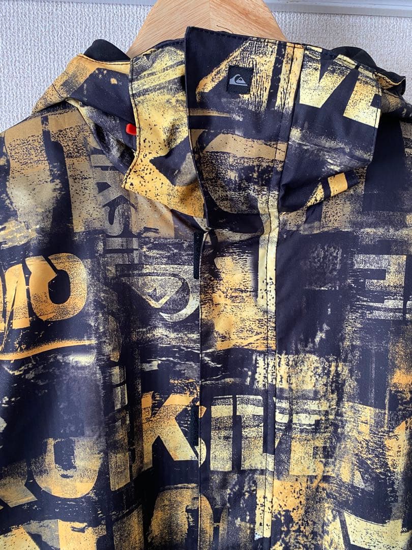 【美品〕クイックシルバー　スノーウェア　総柄　Sサイズ　送料無料！