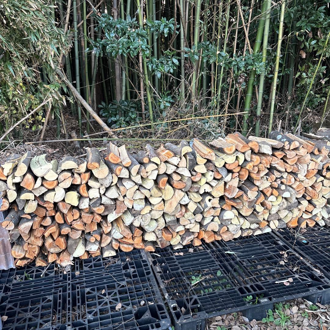 そろそろ薪だな空いてきた頃❣️引き取り限定‼️ 未乾燥‼️来年