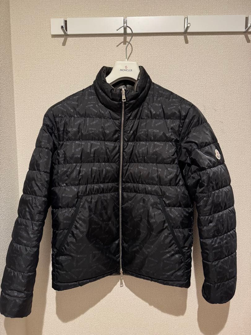 モンクレール　Pouctal reversible puffer jacket