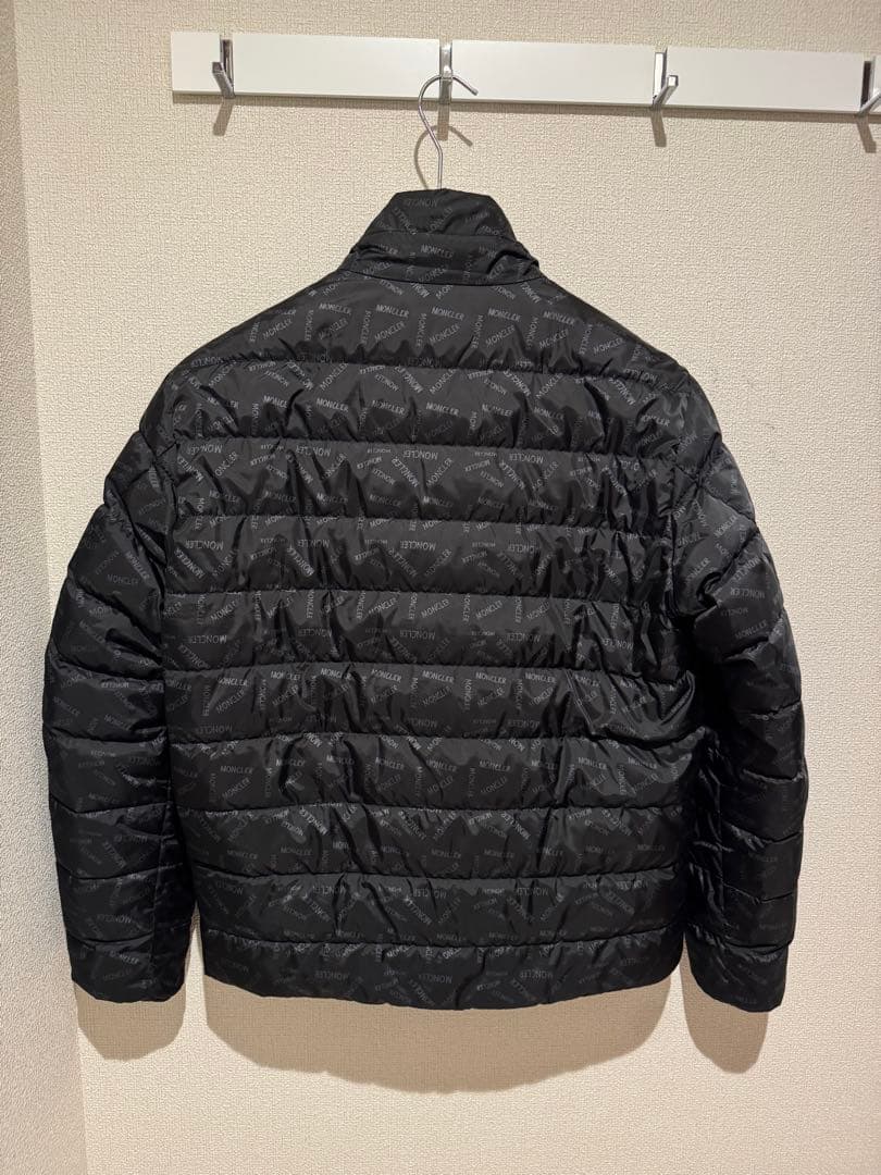 モンクレール　Pouctal reversible puffer jacket