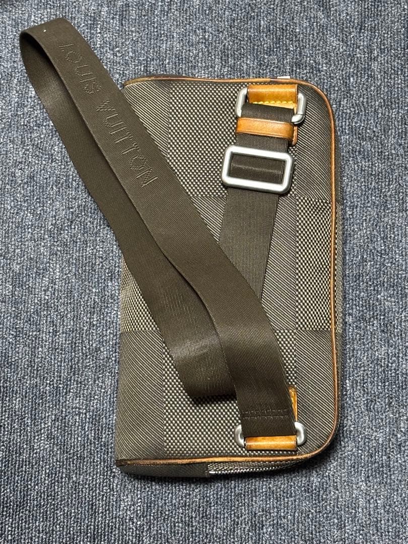 LOUIS VUITTON ダミエ ジェアン　アクロバット　ボディバッグ