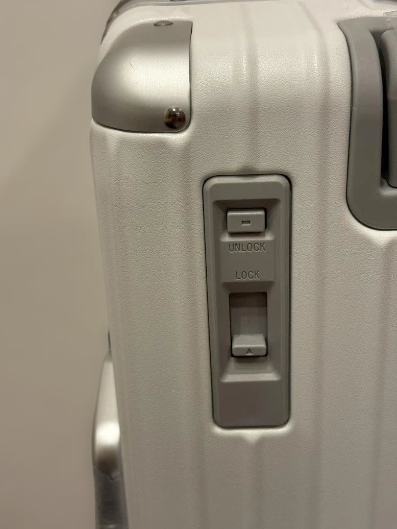 リベティ多機能キャリーケース【エナメルカーキSサイズ】A53