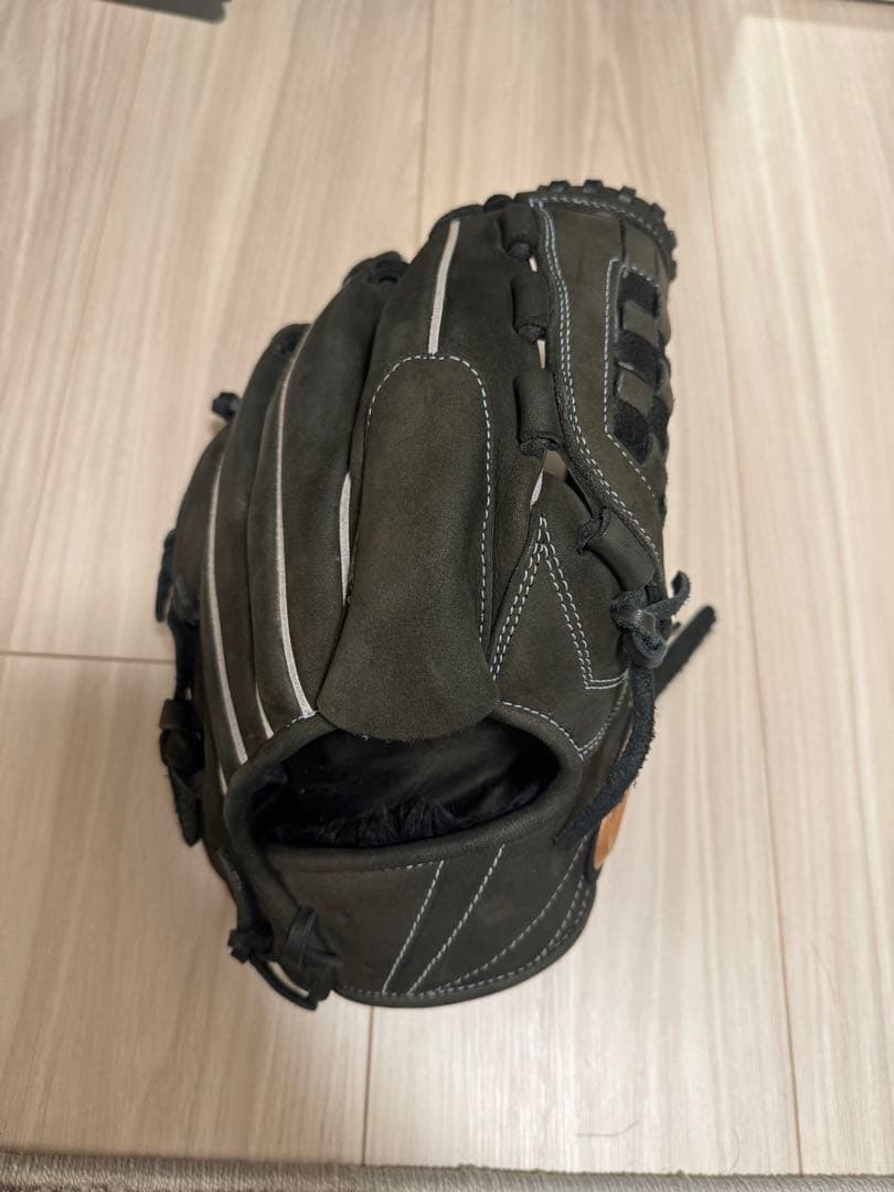 asics 投手用グローブ　黒色