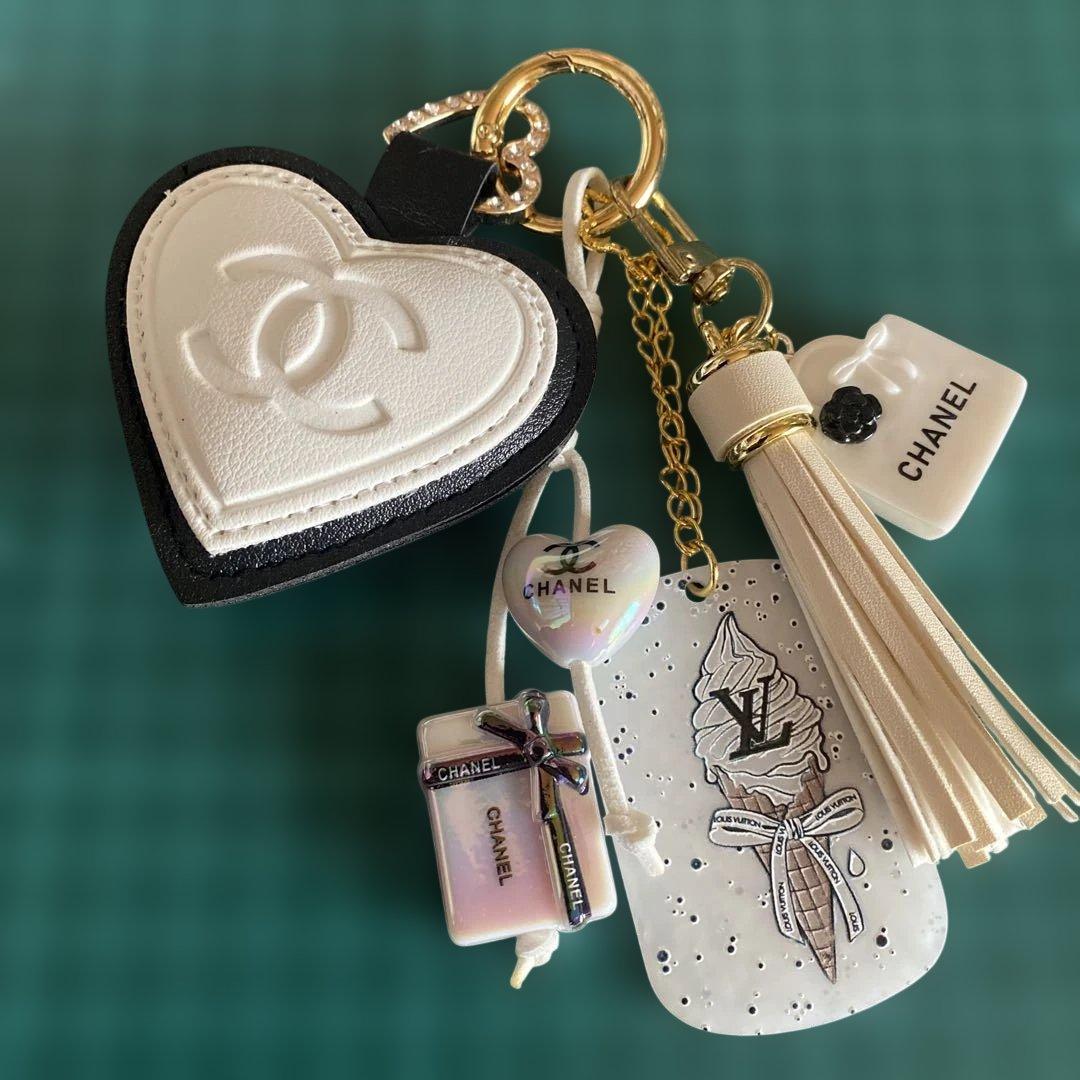 CHANEL ハート型キーホルダー - メルカリ