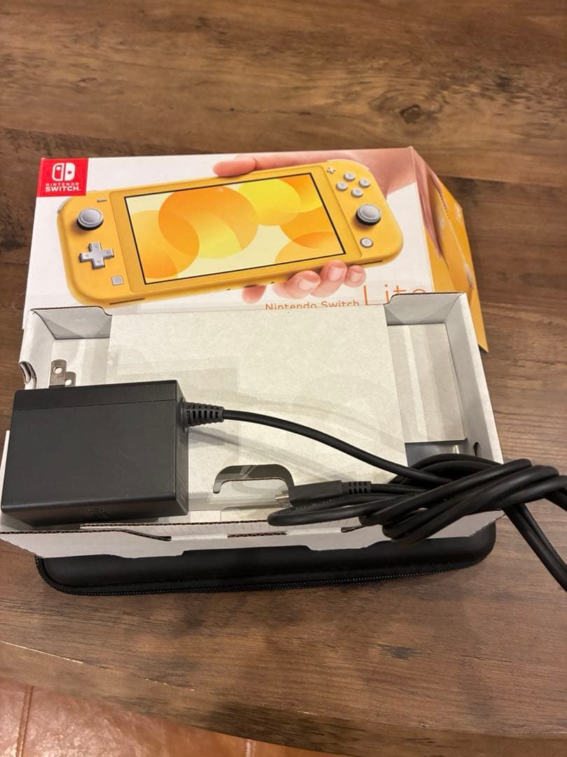 美品　Switch light イエロー　ケース付き