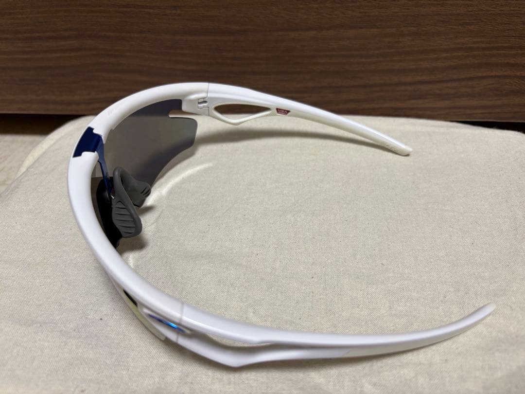 Oakley Sphaera™ Slash サングラス ホワイト