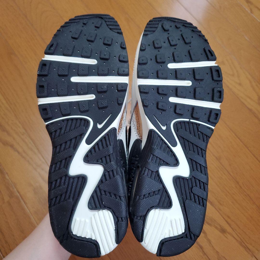 専用！！　NIKE エアマックスエクシー　 ホワイト/ゴールド