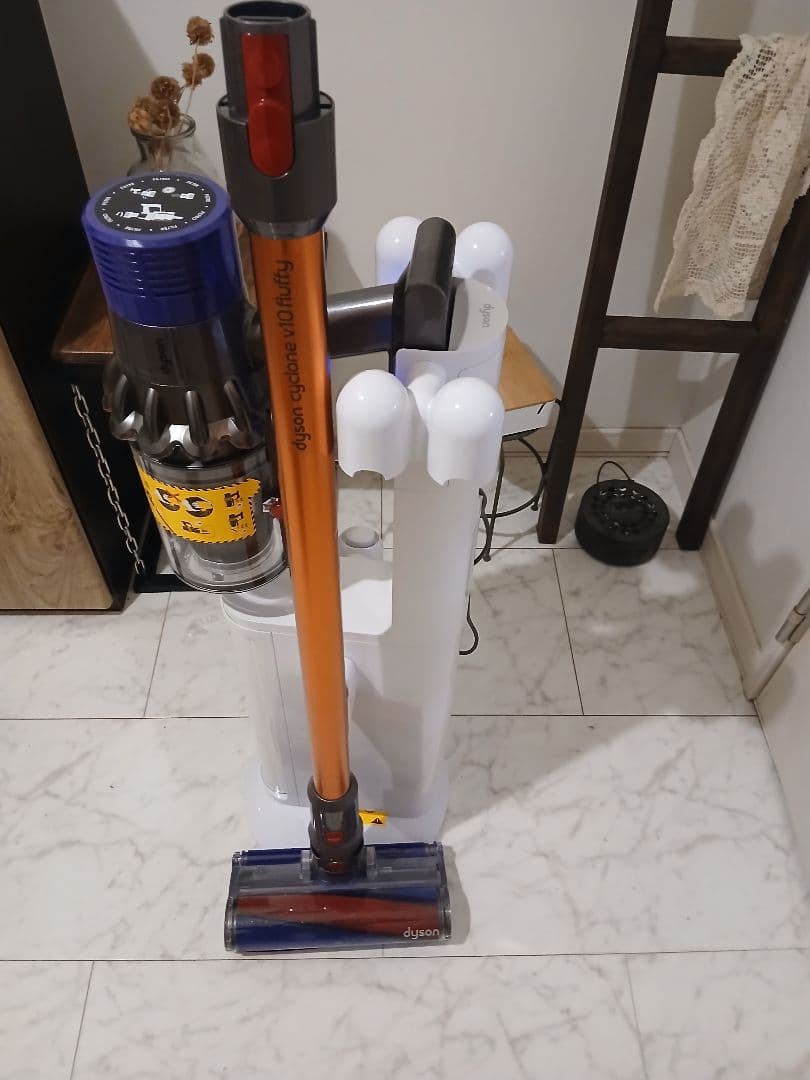 9*2様 ダイソン V10 sv12 Fluffy 収納スタンド付 動作品