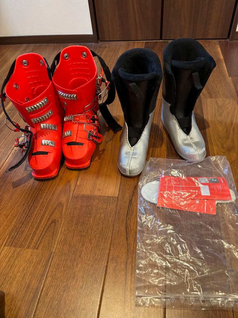 ATOMIC 子ども用スキーブーツ