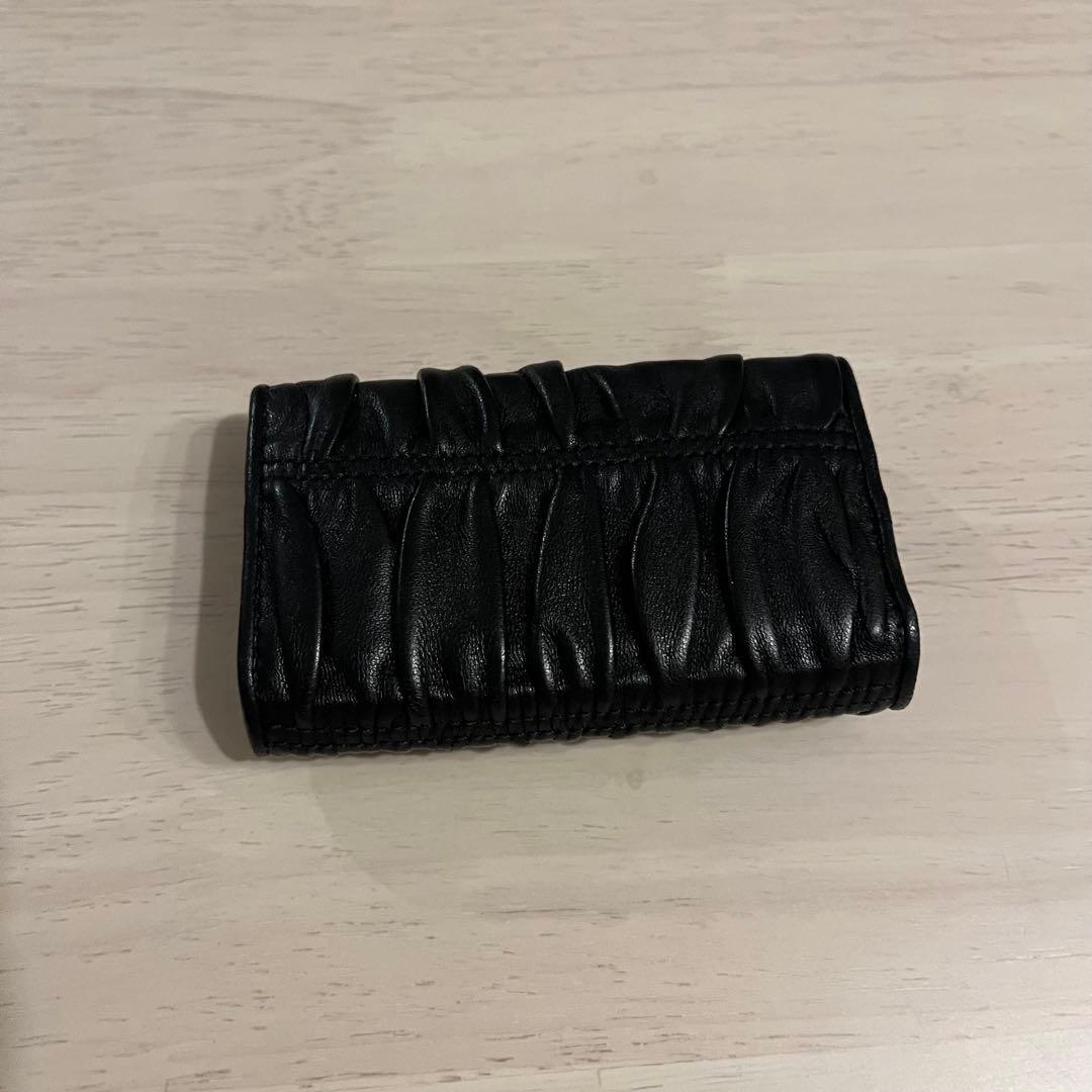 PRADA ブラック レザー キーケース