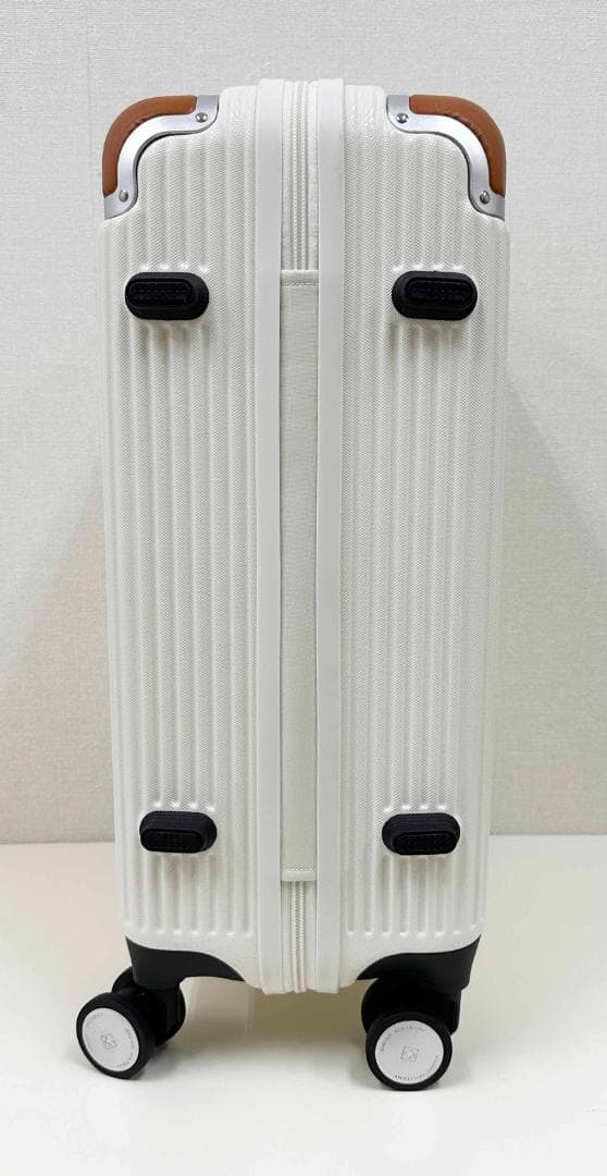 未使用 ★ スイスミリタリー プレミアム スーツケース 38.5L ホワイト