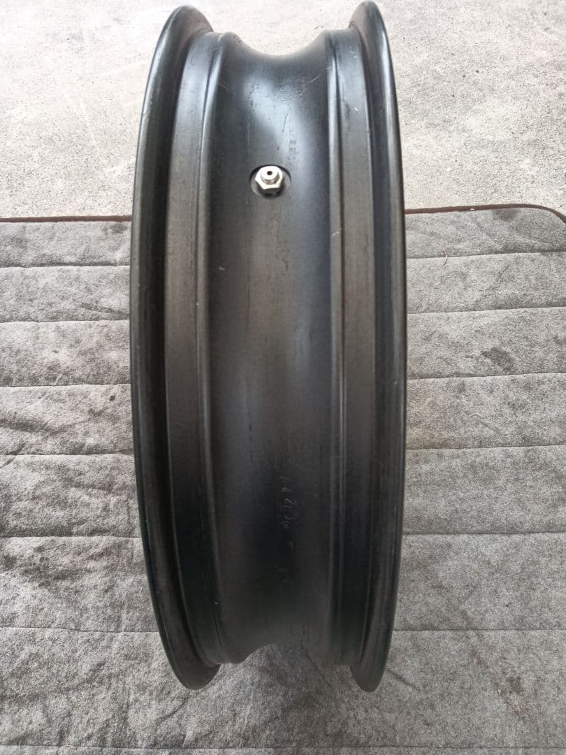 トライアンフ デイトナ675 純正 フロントホイール 17xMT3.5 - メルカリ