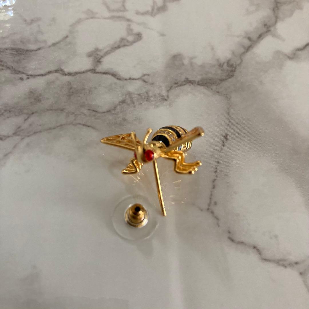 ミツバチピアス