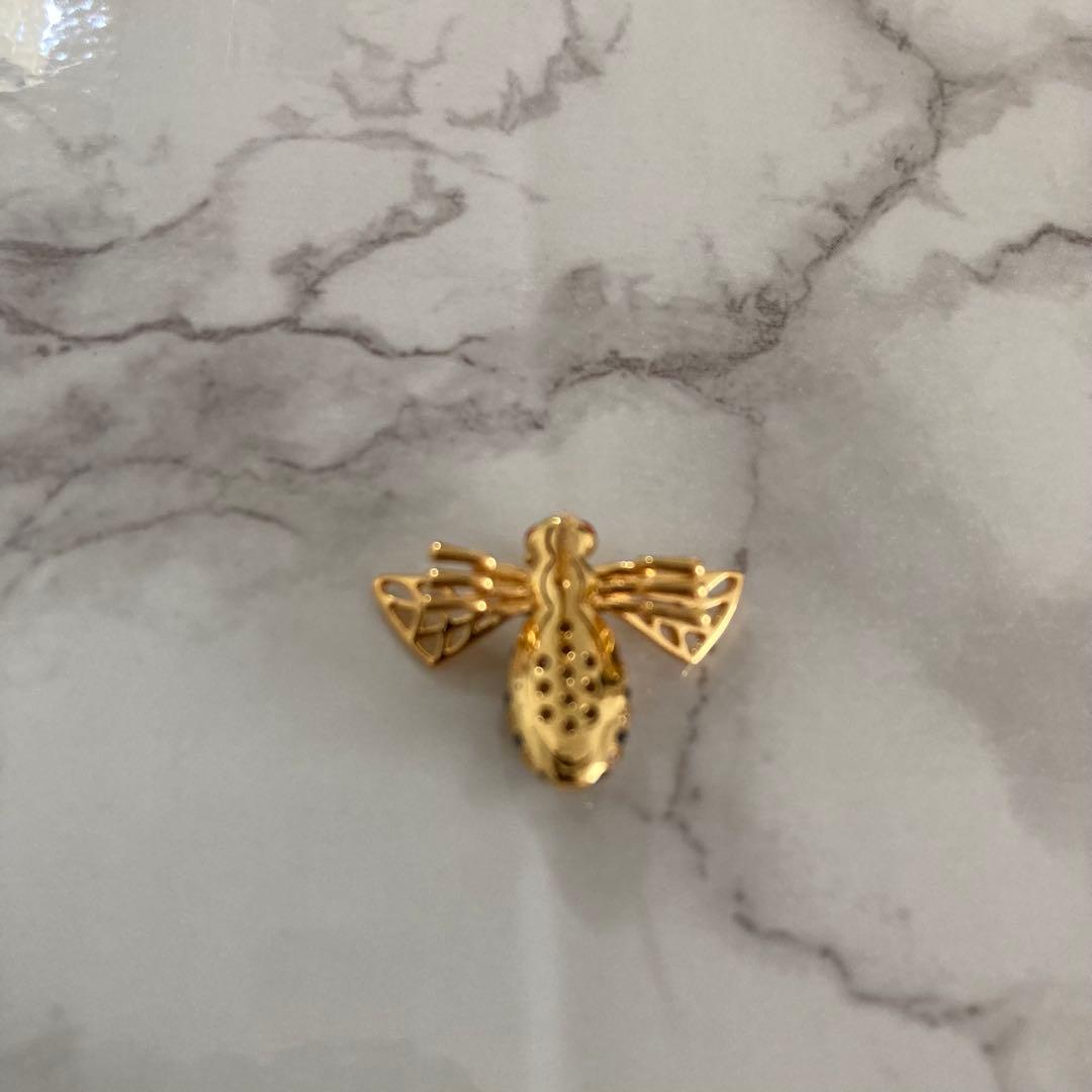 ミツバチピアス