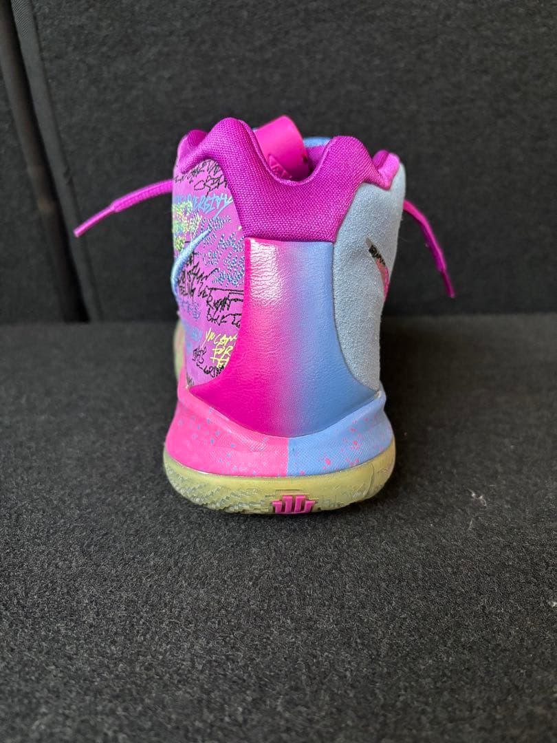 Nike Kyrie 4 スニーカー パープル/イエロー