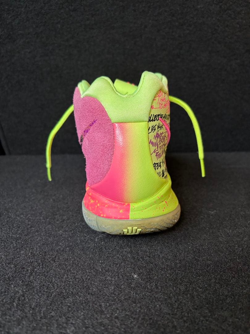 Nike Kyrie 4 スニーカー パープル/イエロー