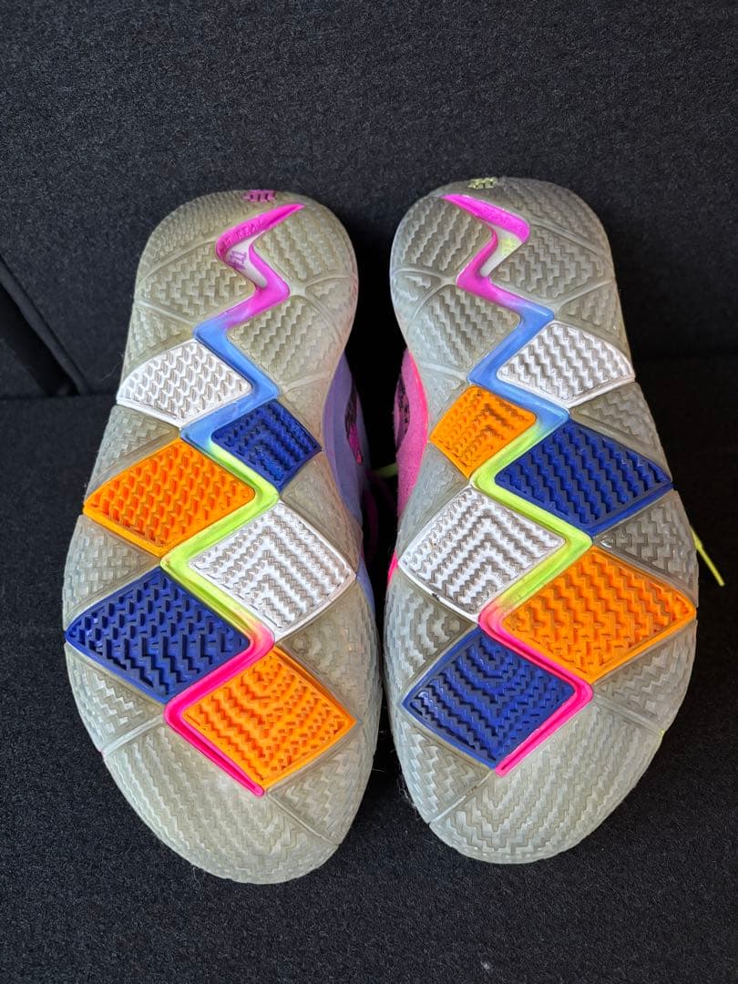 Nike Kyrie 4 スニーカー パープル/イエロー