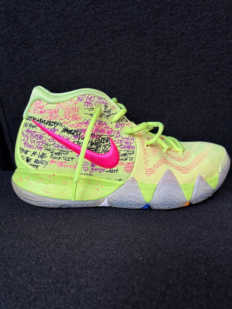 Nike Kyrie 4 スニーカー パープル/イエロー
