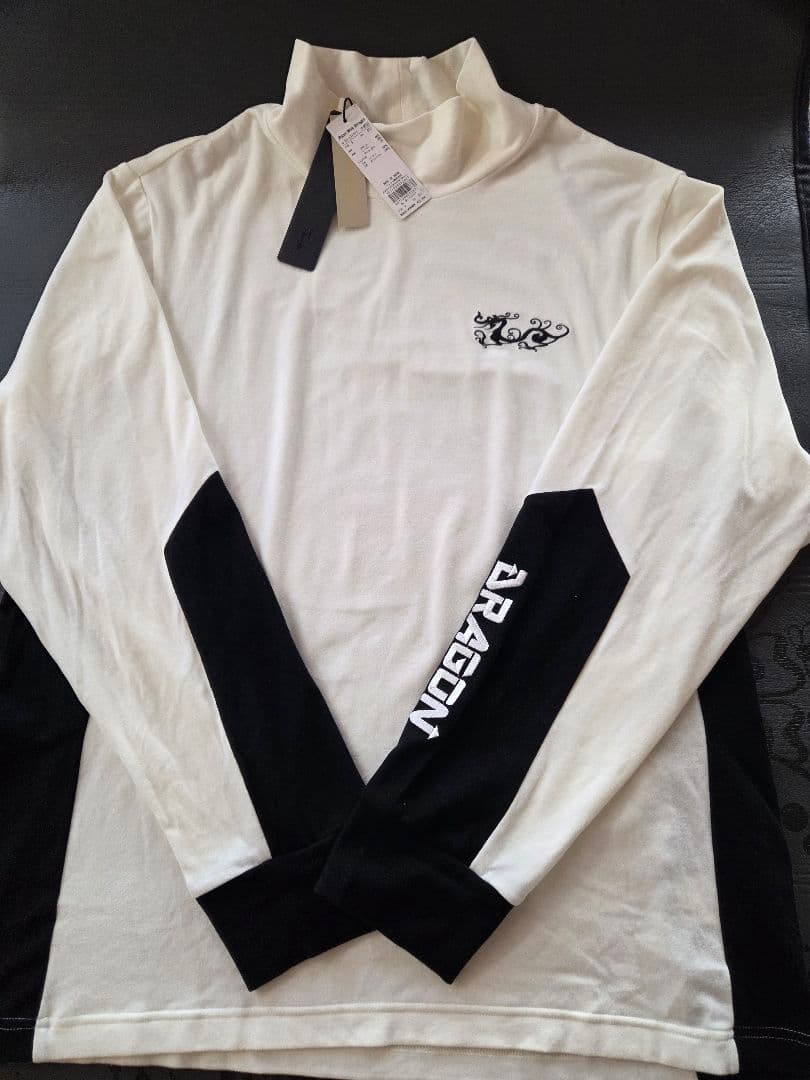 ドラゴンデザイン長袖ハイネックシャツ