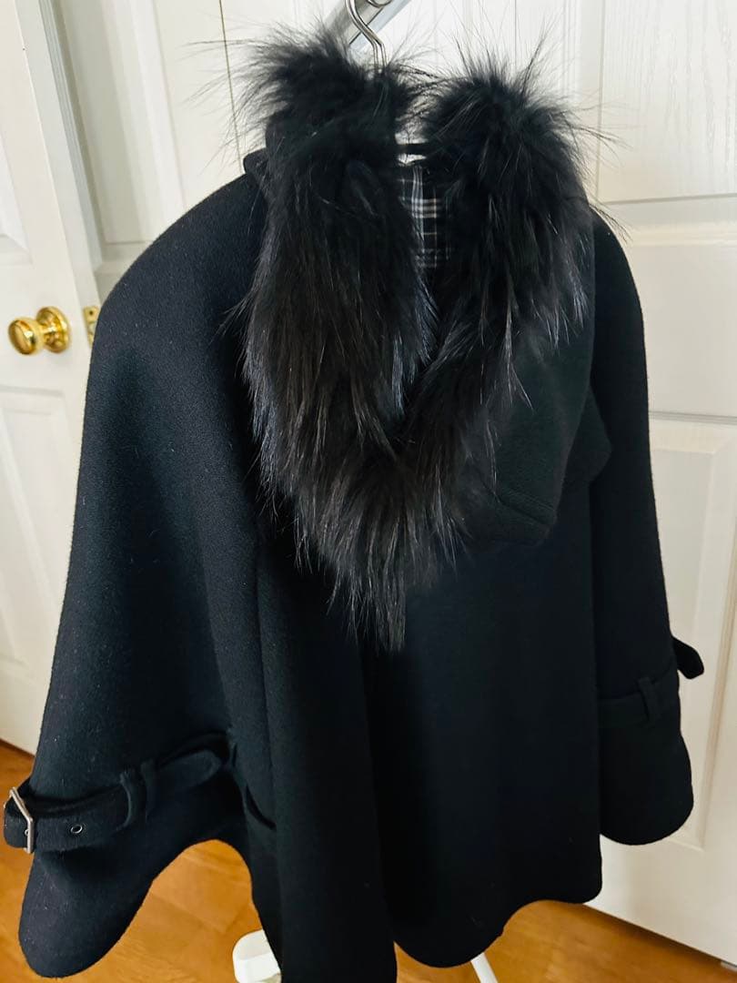 ファー付き黒ポンチョコート　38