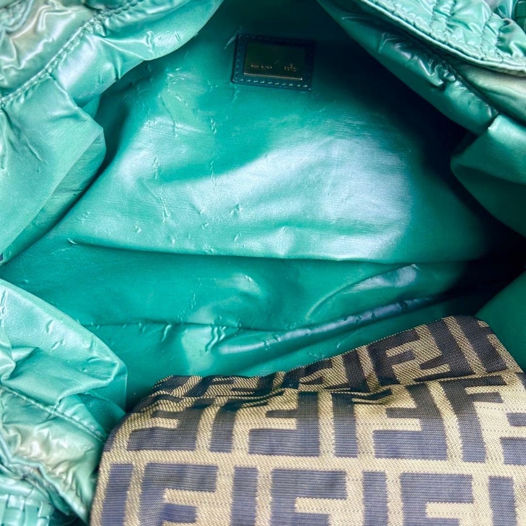 極希少】 FENDI × MONCLER ダウン スパイバッグ グリーン - メルカリ