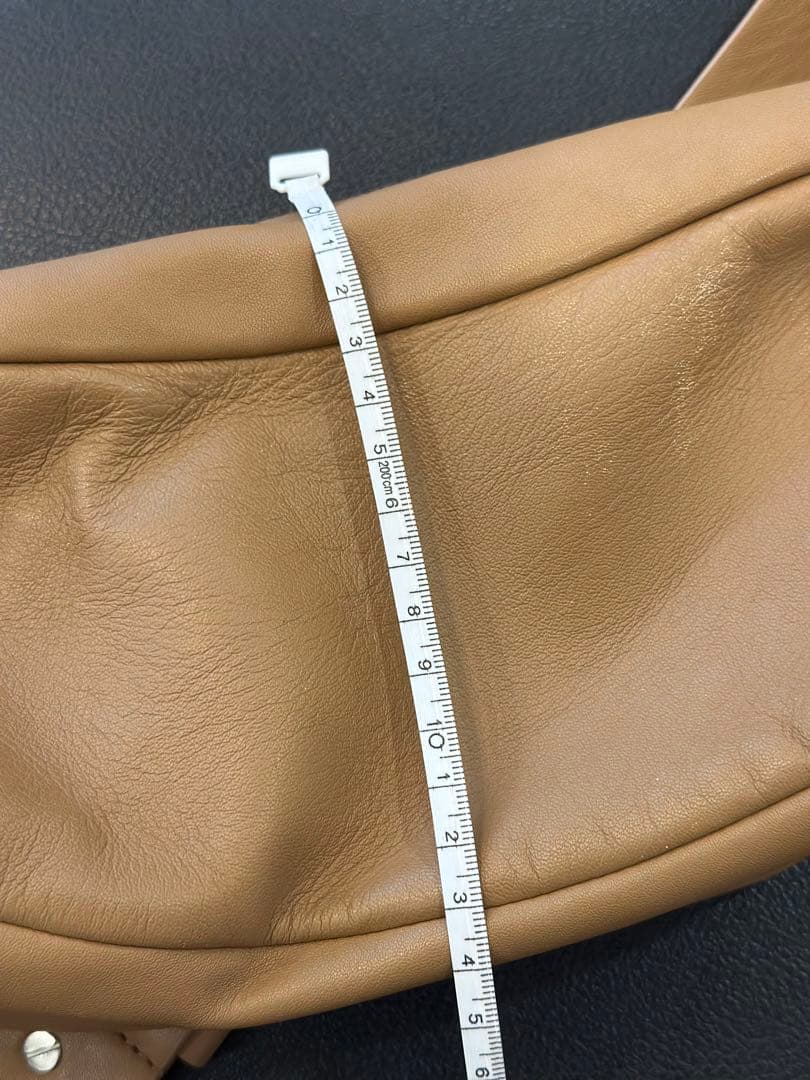 新作 COS レザー クロスボディ バッグ