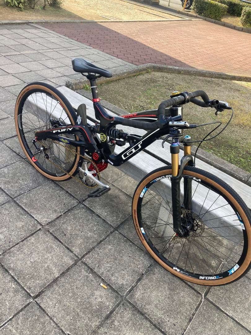 自認がロードバイクのダウンヒルバイク GT Fury