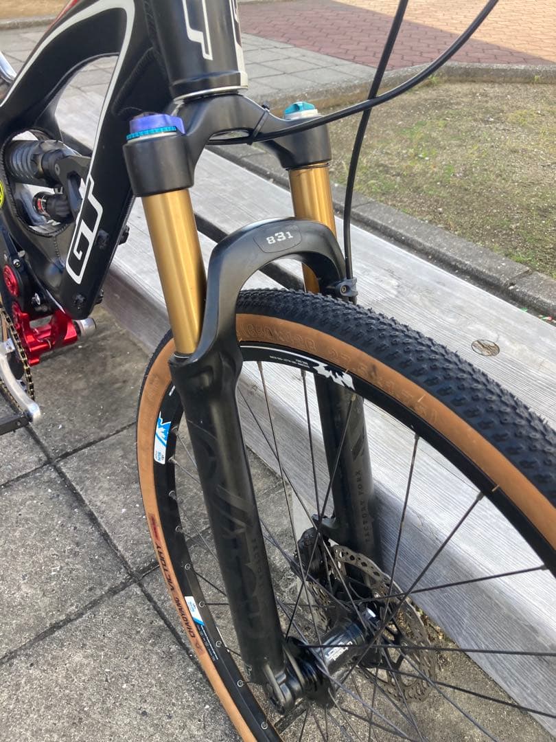 自認がロードバイクのダウンヒルバイク GT Fury